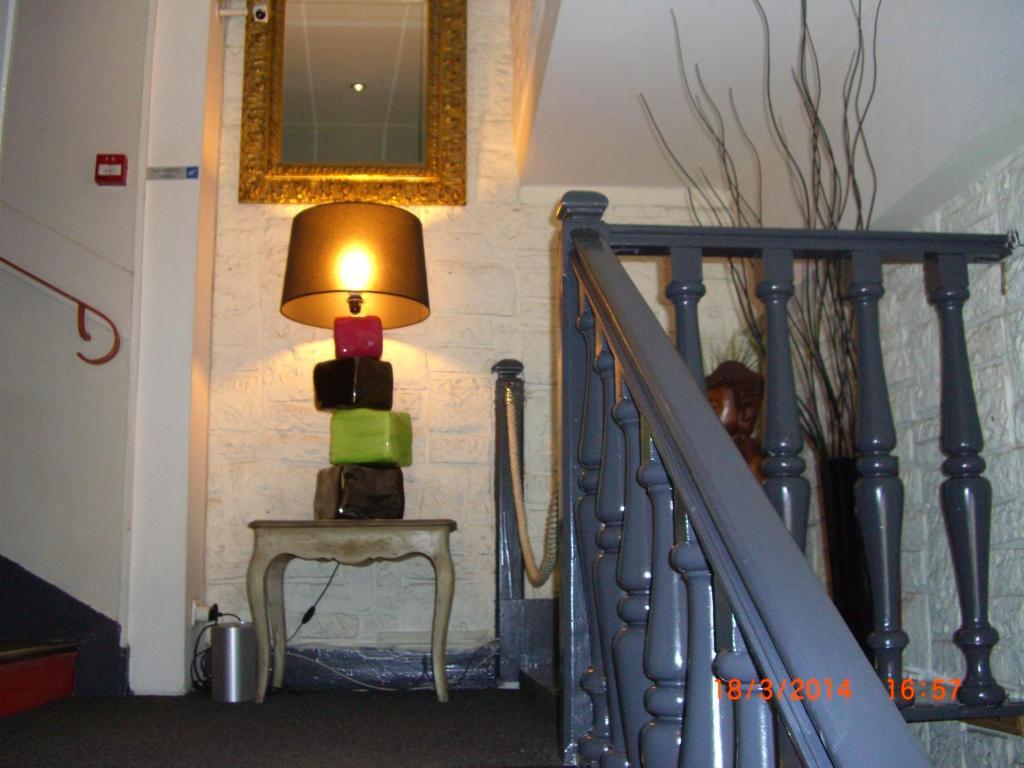 Hotel Cote Patio Nîmes Exterior foto