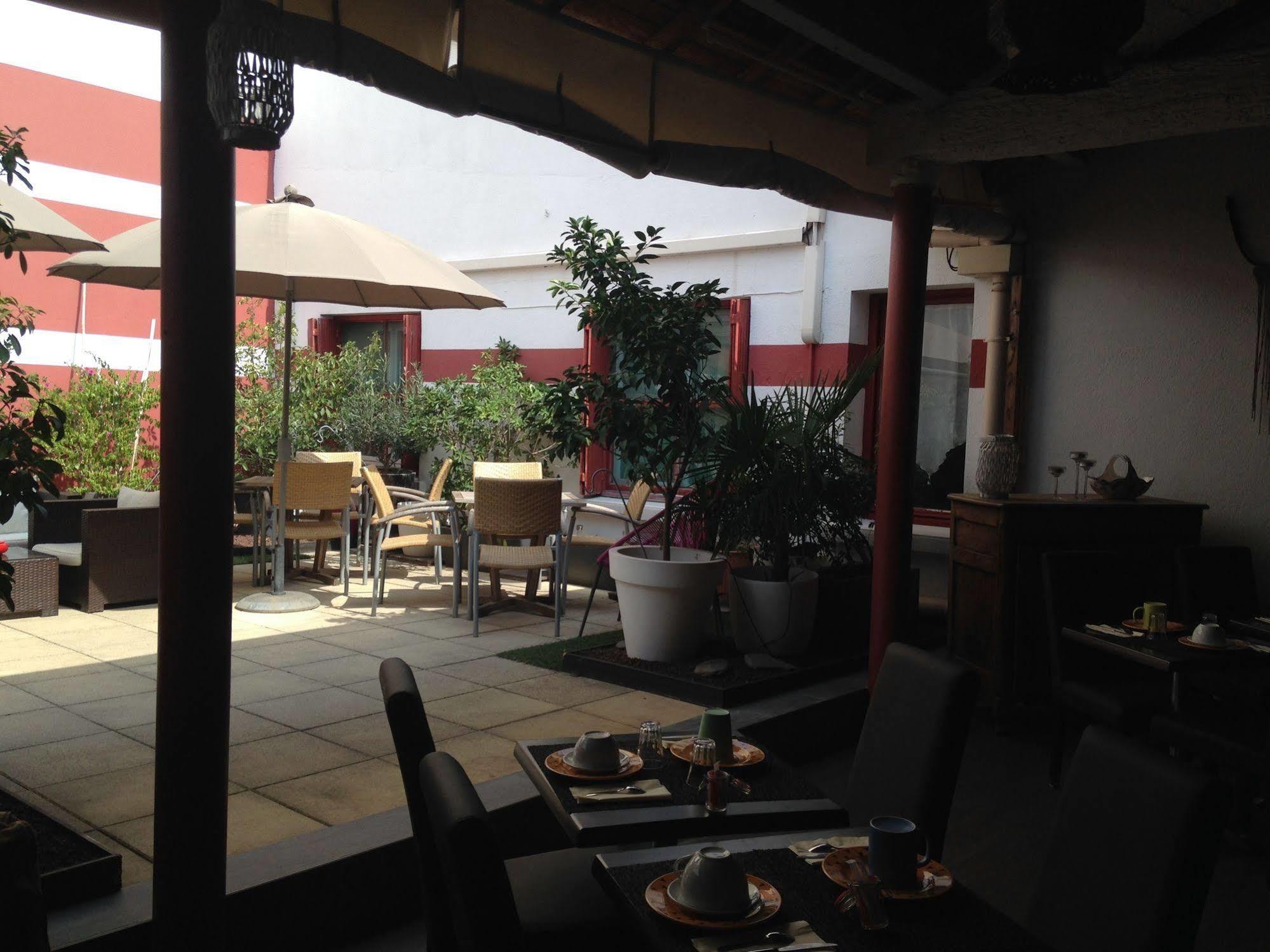 Hotel Cote Patio Nîmes Exterior foto
